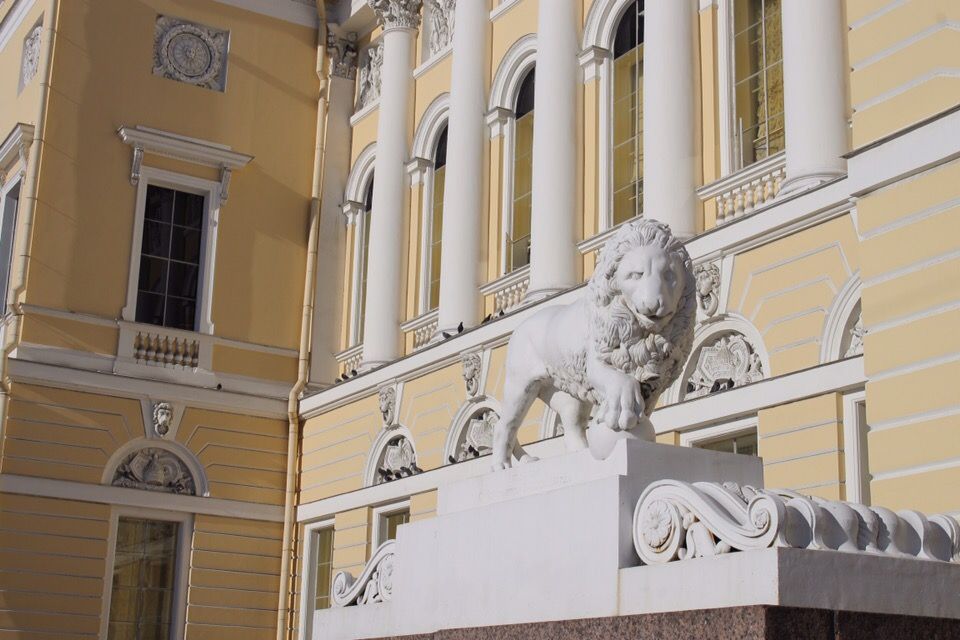 Львы у Русского музея